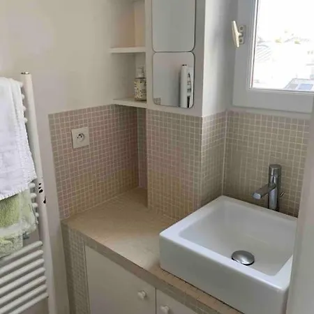 Apartment Cute 1-bed Flat Near Opera, Montmartre,martyrs St Paris